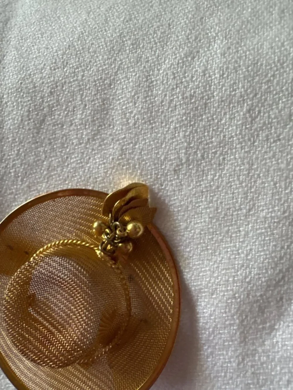 Vintage 80's Gold-Tone Mesh Hat Brooch With Dangling Leaf Charms